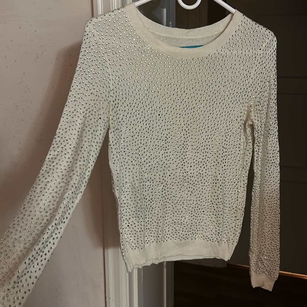 Sparkly cream long, sleeved knit shirt